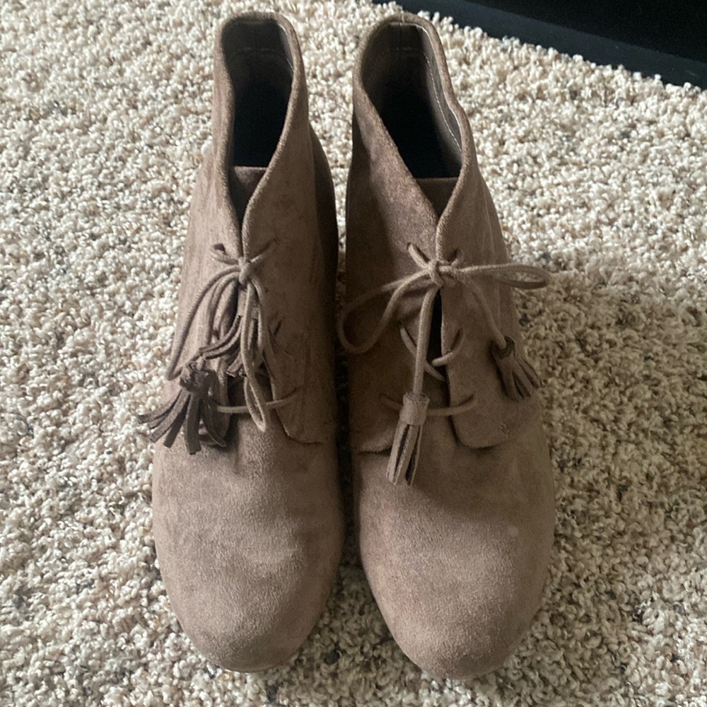 Dr Scholl’s suede wedge shoes - size 9M